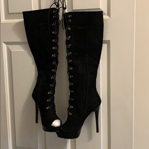 Platform black boots